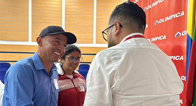 Impulsamos el desarrollo de nuestros proveedores y agricultores en Colombia.